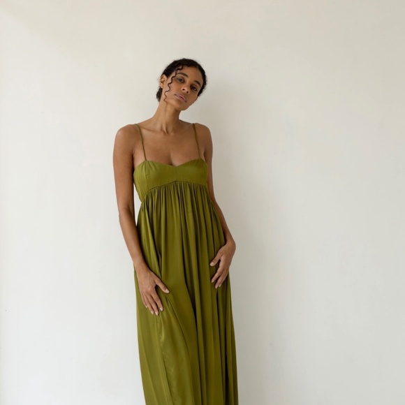Maxi Satin Olive Dress open back - Picture 2 of 4
